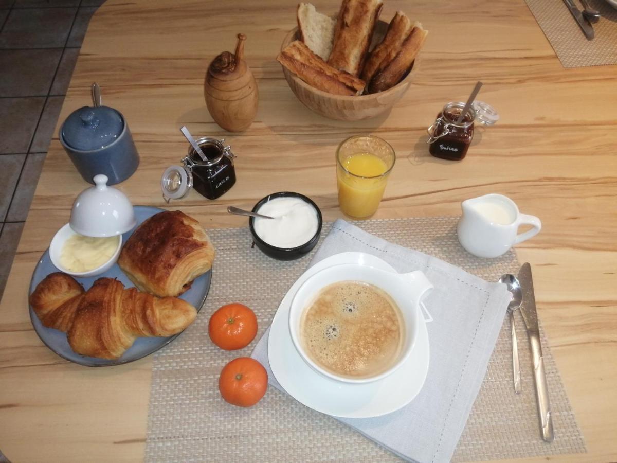 La Maison D'Elise Acomodação com café da manhã Dollon Exterior foto